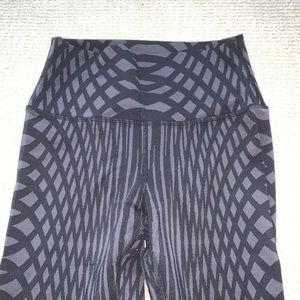 patterned alo leggings